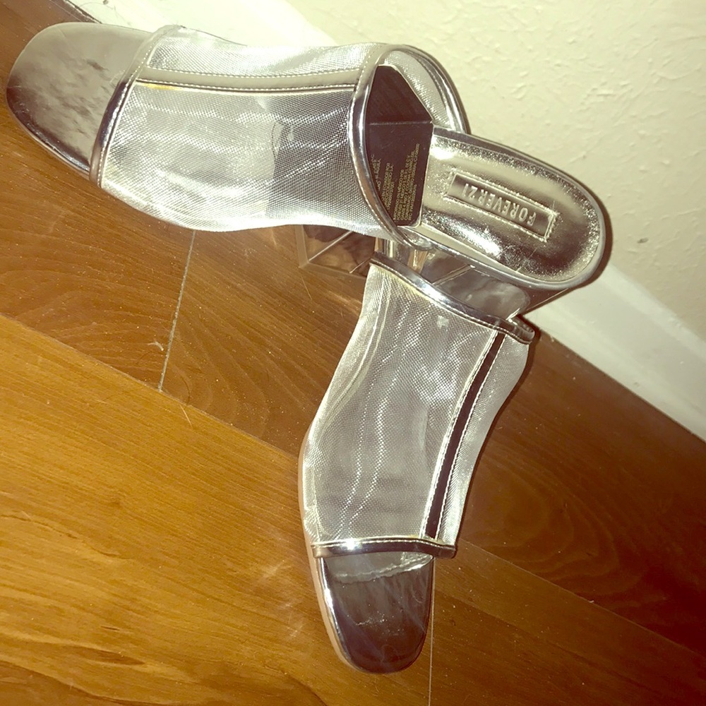 Cute  Sandals for the Summer (Brand New)